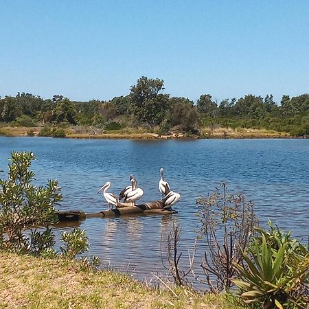 Lakes Entrance Waterfront Cottages With King Beds Eksteriør billede