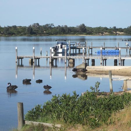 Lakes Entrance Waterfront Cottages With King Beds Eksteriør billede