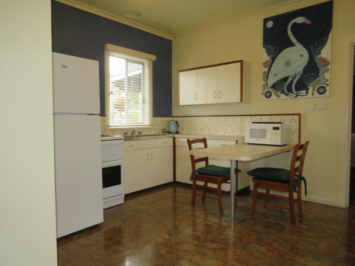 Lakes Entrance Waterfront Cottages With King Beds Eksteriør billede