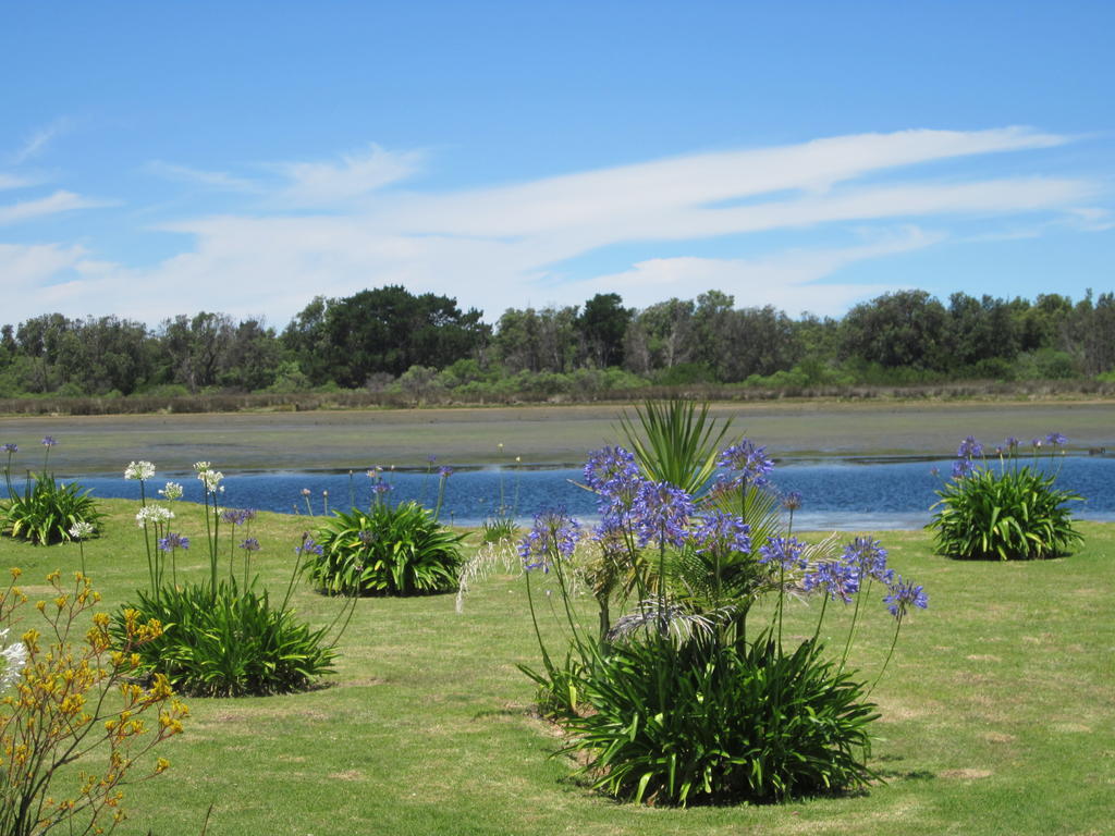 Lakes Entrance Waterfront Cottages With King Beds Eksteriør billede