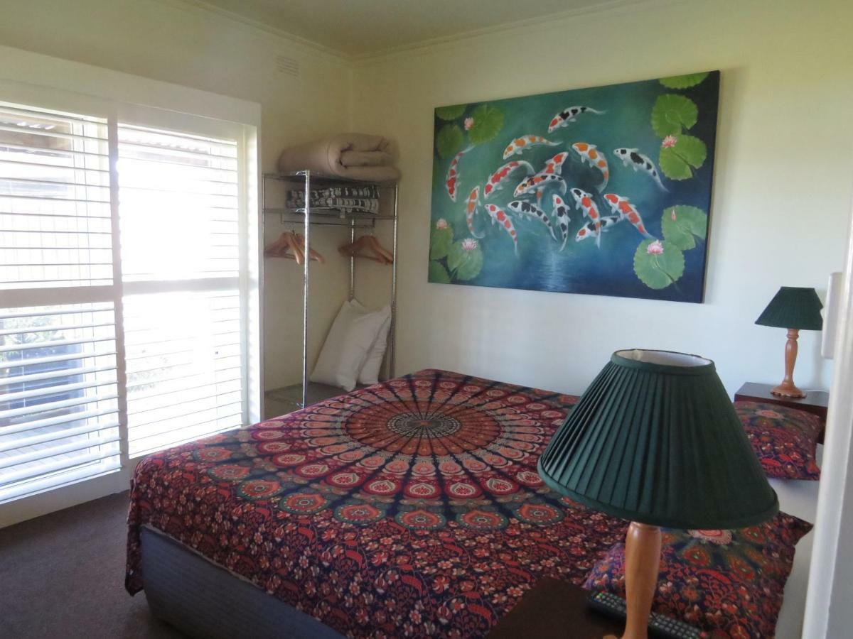 Lakes Entrance Waterfront Cottages With King Beds Eksteriør billede